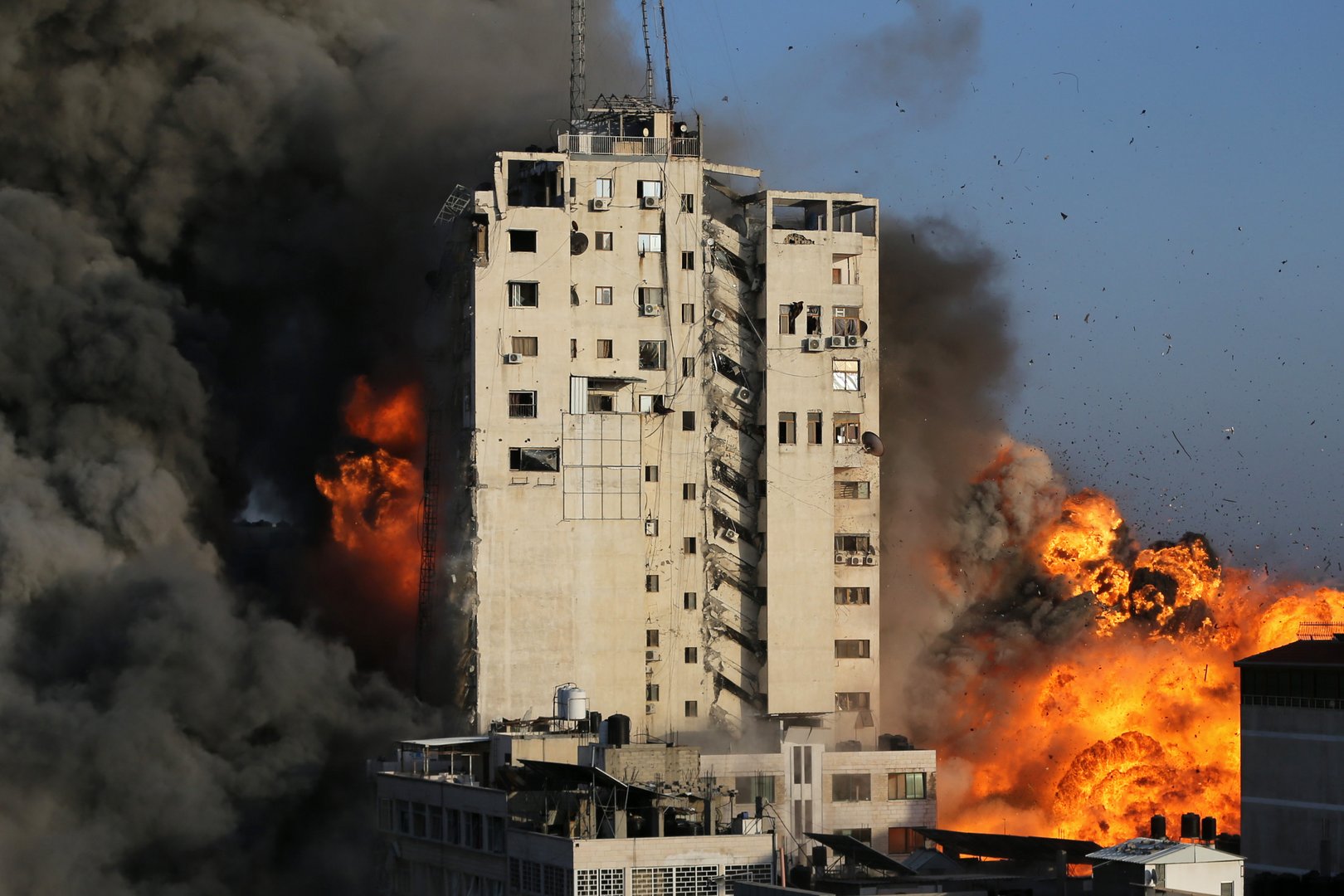 image Israel strikes kill senior Hamas commander, Palestinians fire rockets (Update 3)