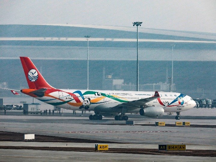 image China to ban disposable non-degradable plastic use on flights