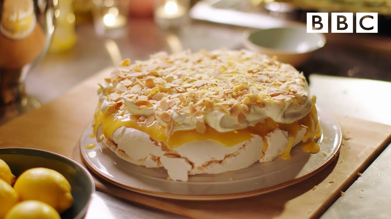 image TGIF: Nigella Lawson&#8217;s luscious lemon pavlova
