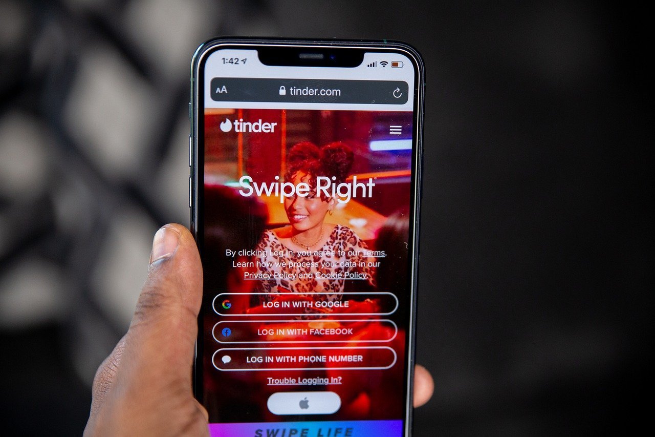 image White House partners with dating apps in hopes users swipe right on vaccinations
