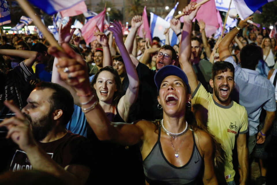 supporters of the new israeli government celebrate in tel aviv
