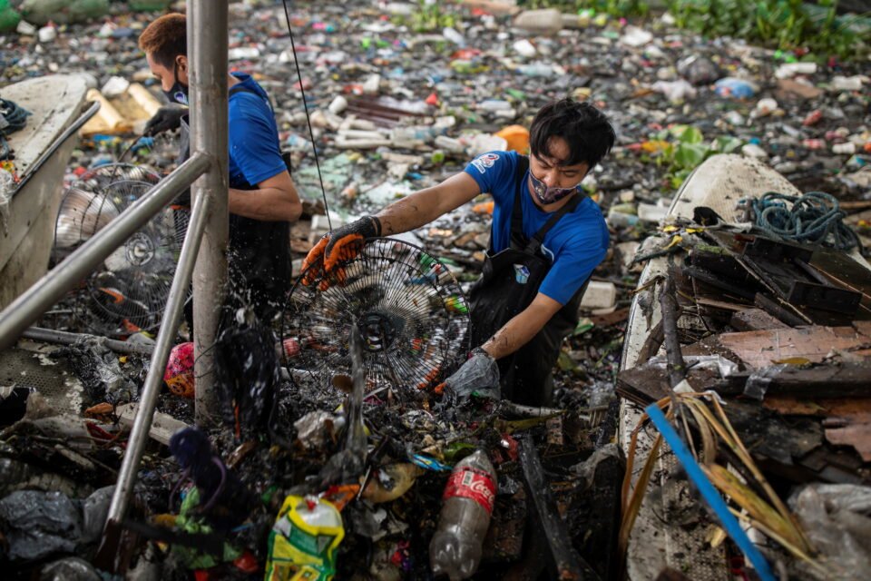 philippines 'river warriors' fight tide of trash hoping for cleaner future