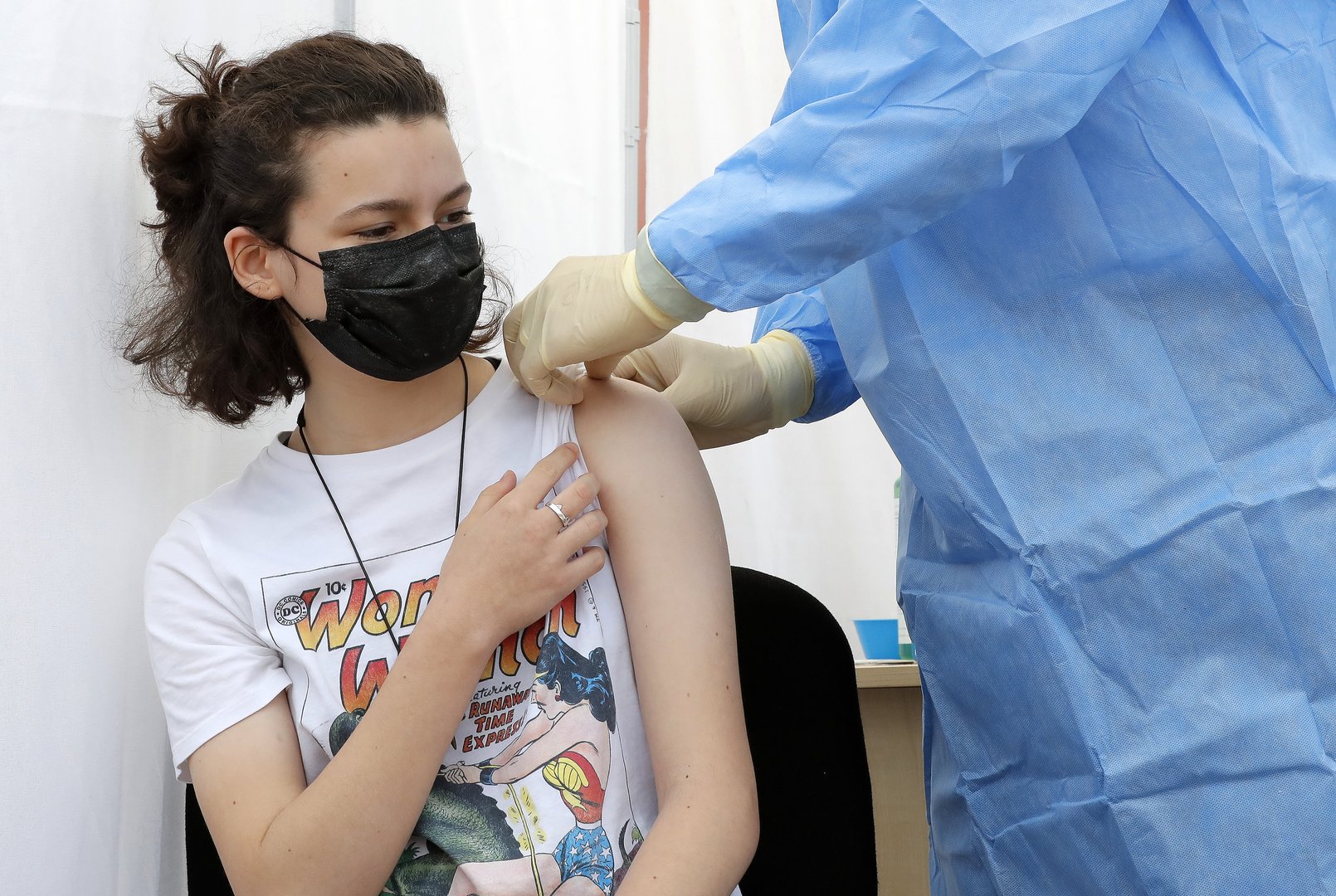 image Greece offers cash reward to boost vaccination rates in young people