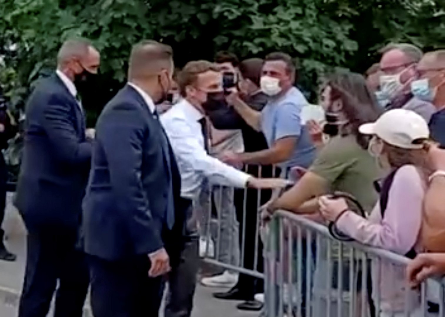 image French court sentences man who slapped Macron to 4 months in jail &#8211; BFM TV