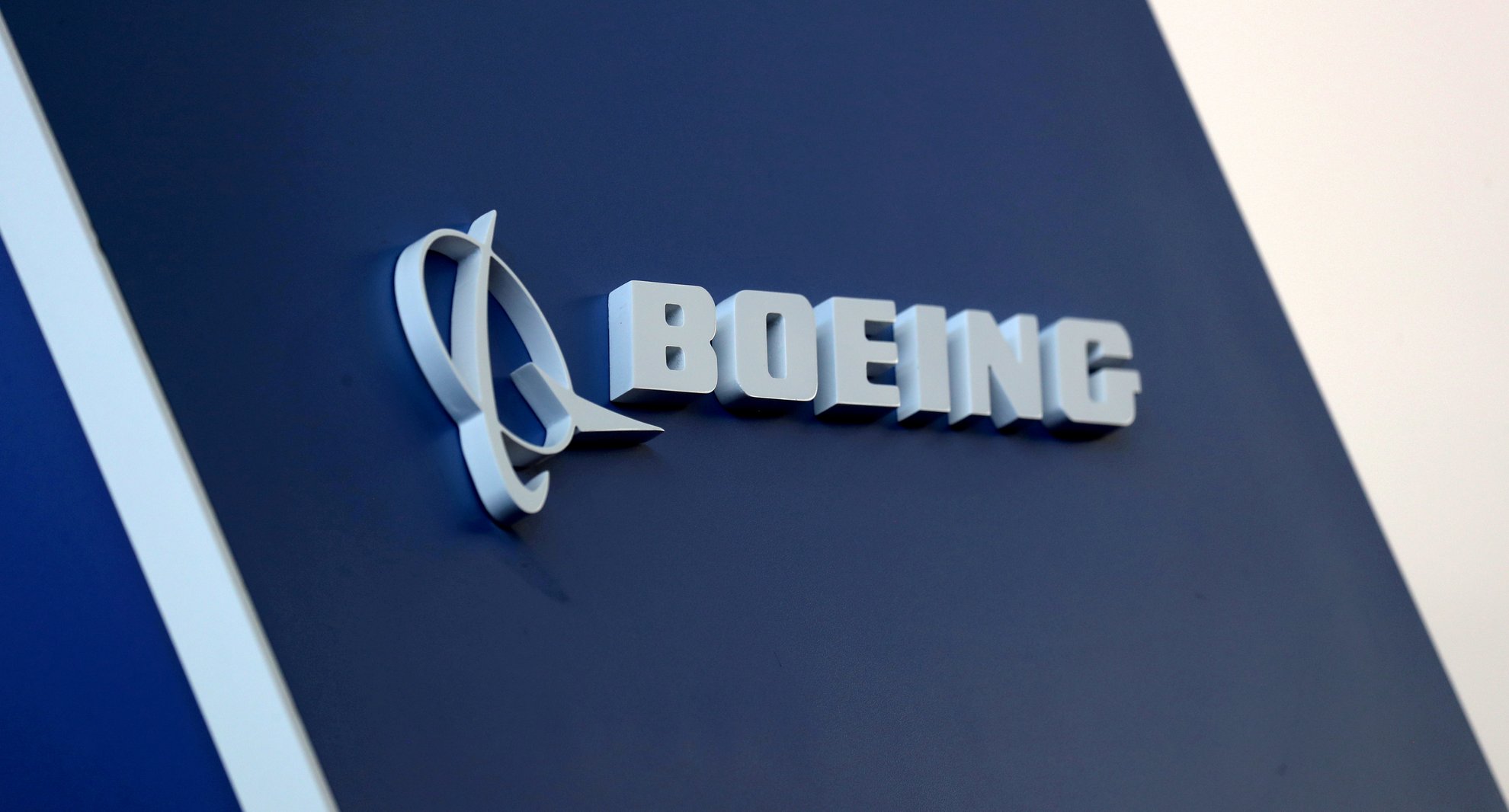 image Boeing 737 cargo plane makes emergency water landing off Hawaii