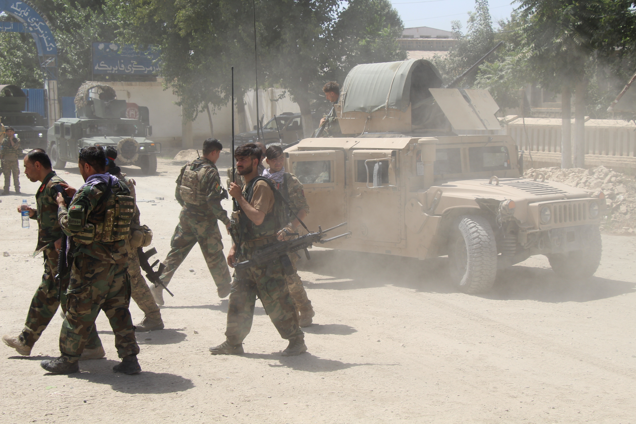 image Taliban seize government buildings in Afghan cities Kunduz, Sar-e Pul