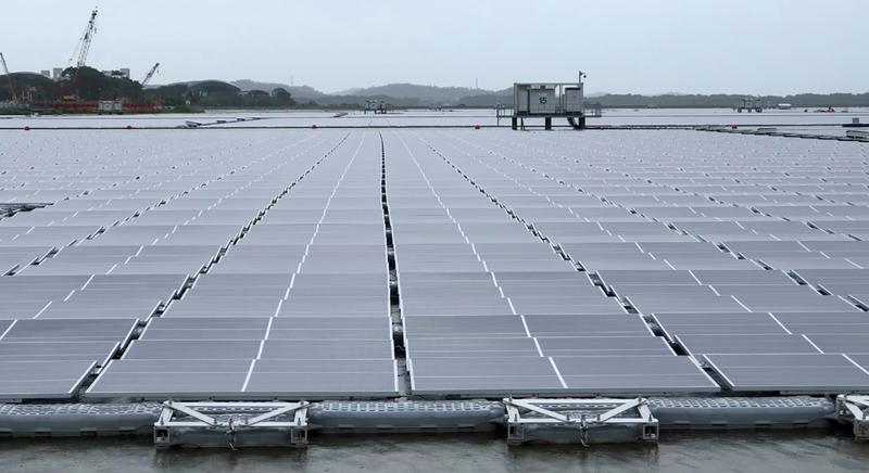 image Singapore unveils one of the world&#8217;s biggest floating solar panel farms