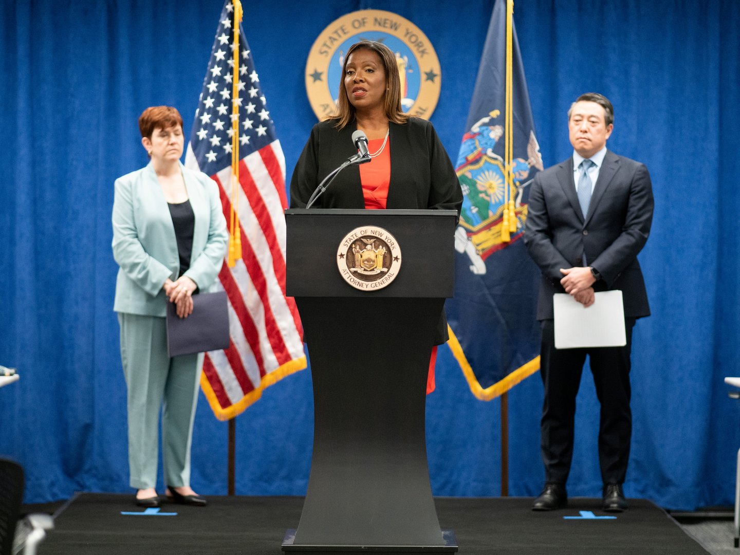 image Investigators say New York Governor Cuomo sexually harassed 11 women