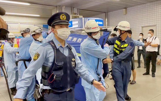 image Knife attacker on Tokyo commuter train wanted to kill &#8216;happy women&#8217;