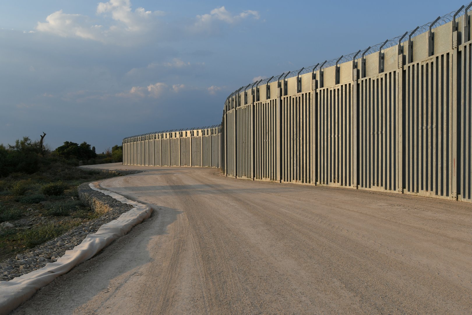 image Greece completes border wall extension, surveillance to deter migrants