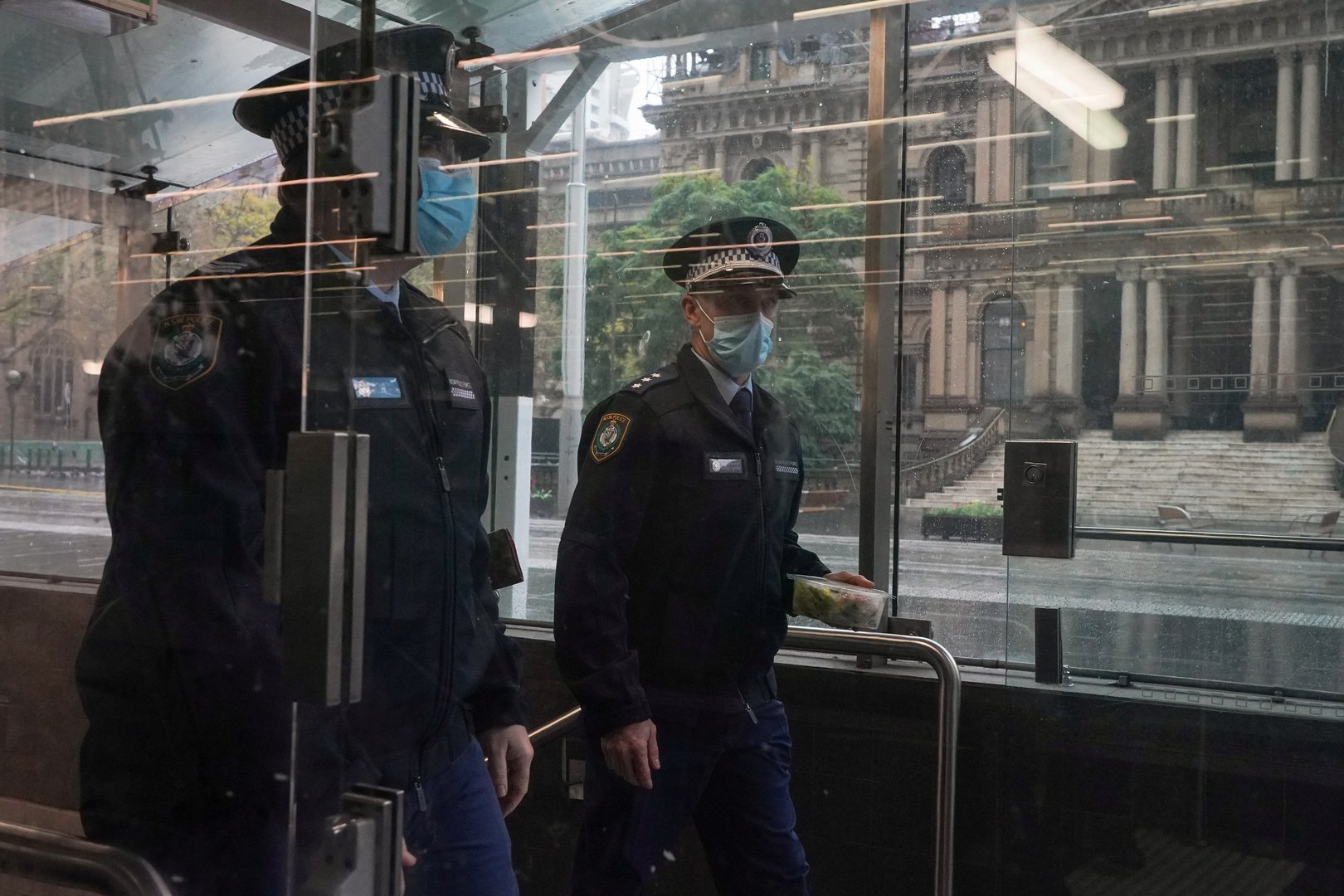 image Sydney hospitals erect emergency tents as infections surge, NZ hopeful lockdown will stop Covid spread