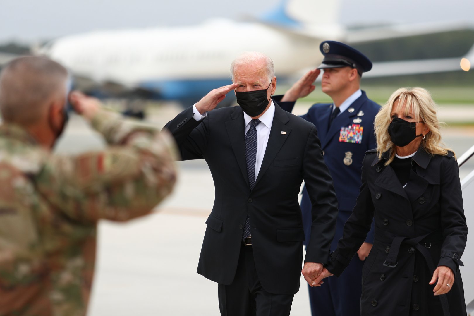 image Biden travels to air base to honor U.S. troops killed in Afghanistan