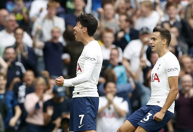 image Spurs go top, Greenwood snatches late win for Man United