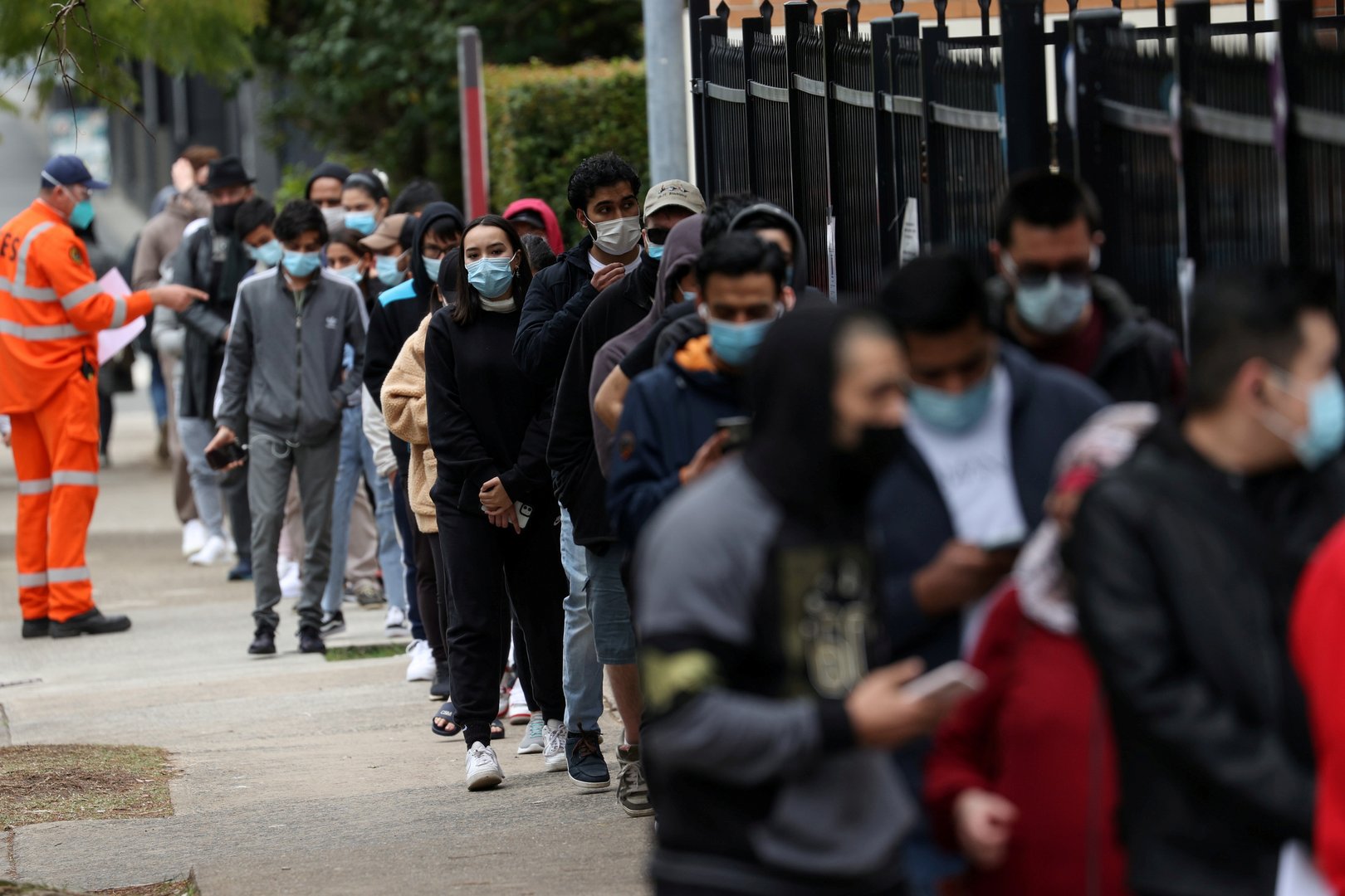 image New Zealand lifts virus curbs, Sydney cases seen topping 2,000 a day