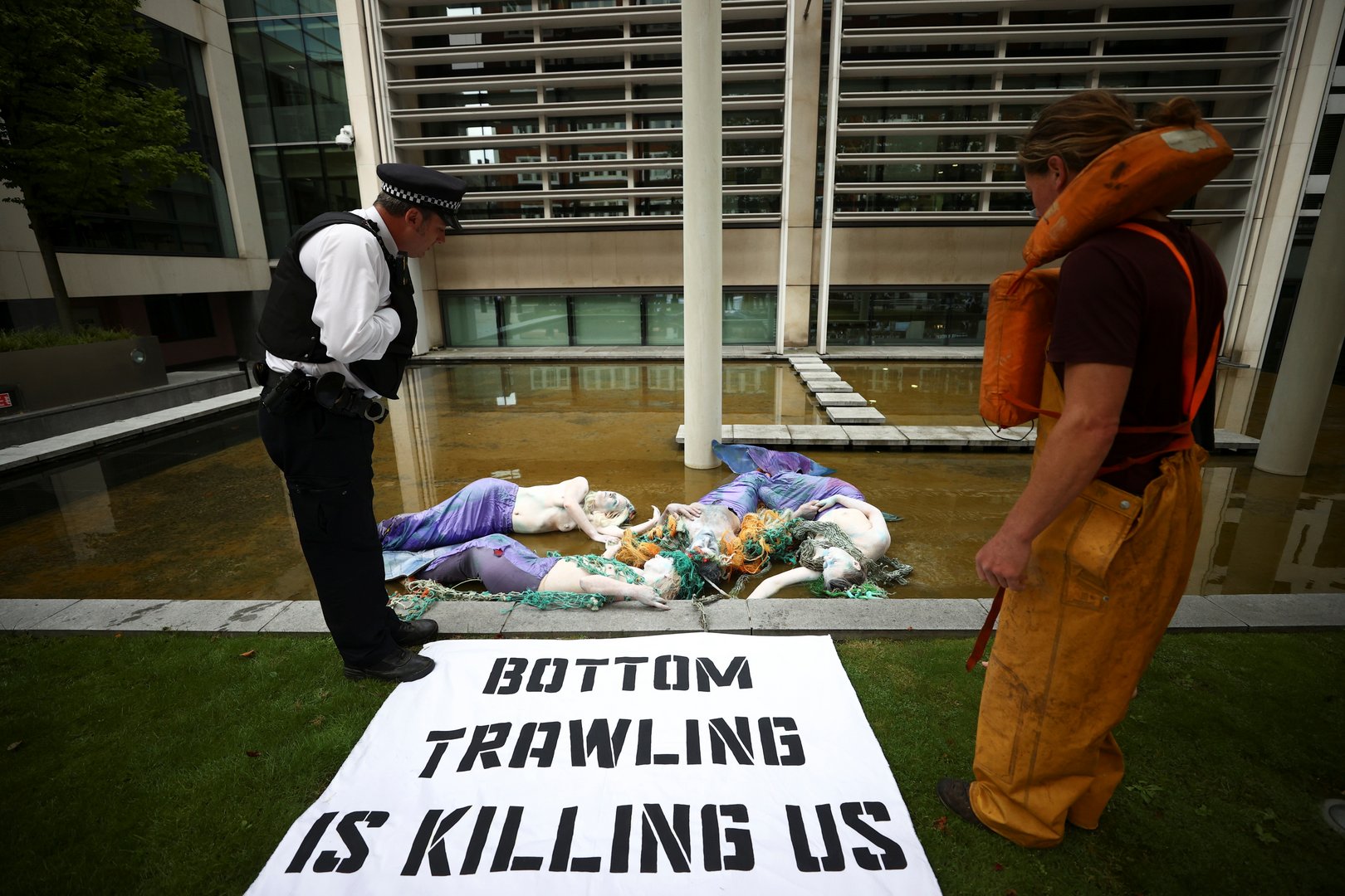 image Environmental activists block major London orbital motorway again