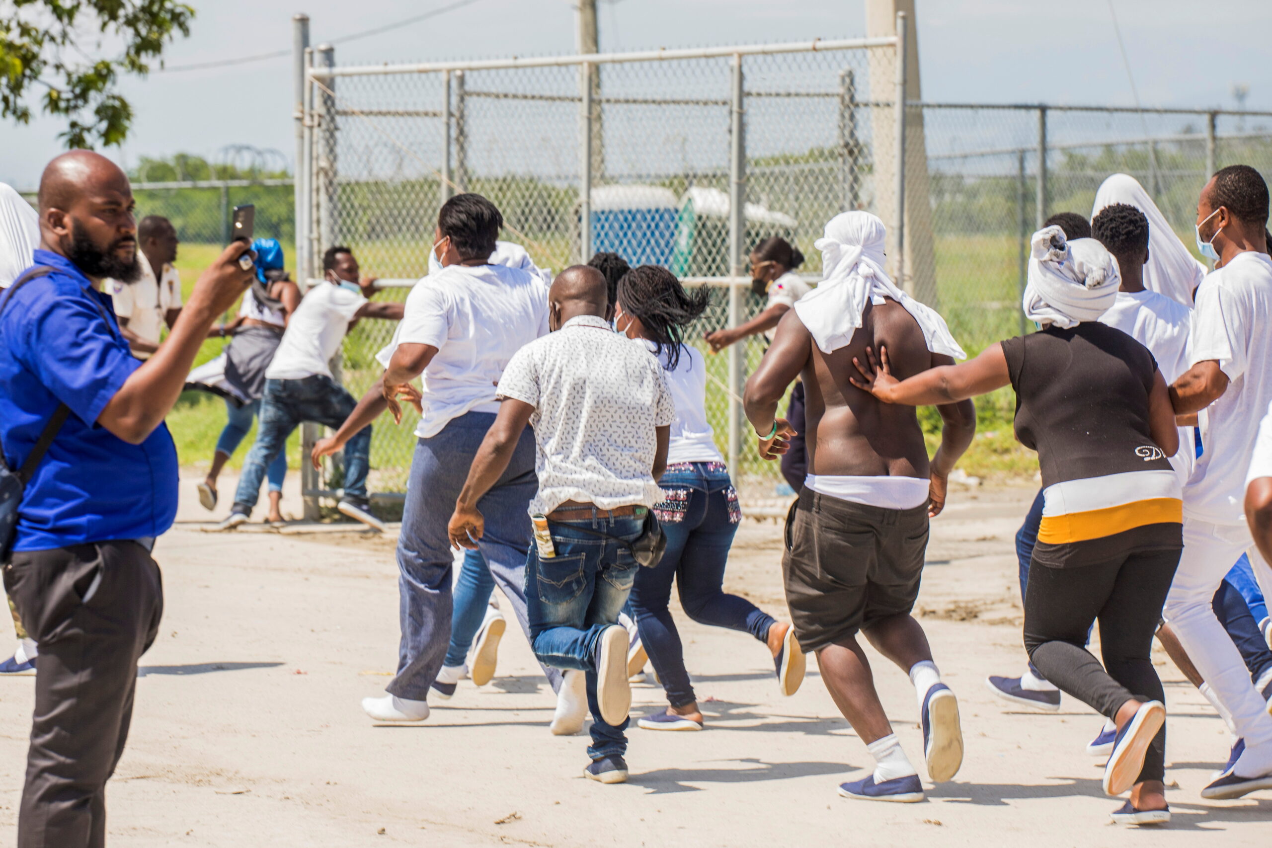 Мигранты бегут из россии 2024. Гаити мигранты. Гаитяне на границе. Миграция Техас.