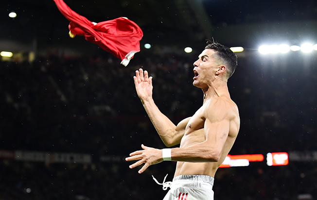 cover Ronaldo late show gives Man United win over Villarreal