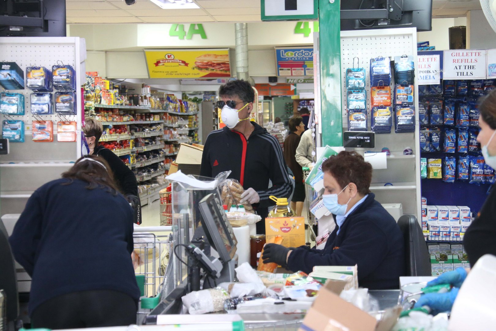 image Coronavirus: Supermarkets feeling effects of SafePass, warn of measures