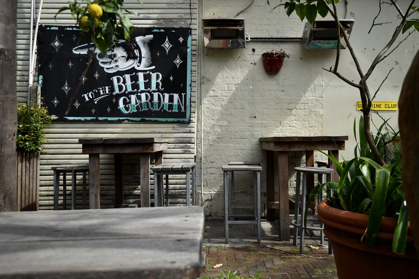 image Sydney pubs to re-open in mid-Oct while Japan to extend lockdown