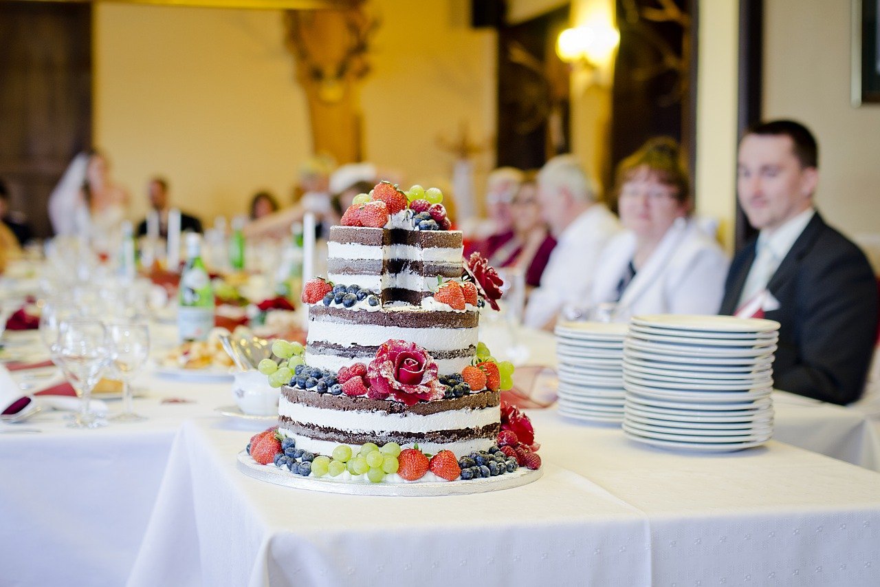 image Five simple wedding cake ideas to delight guests