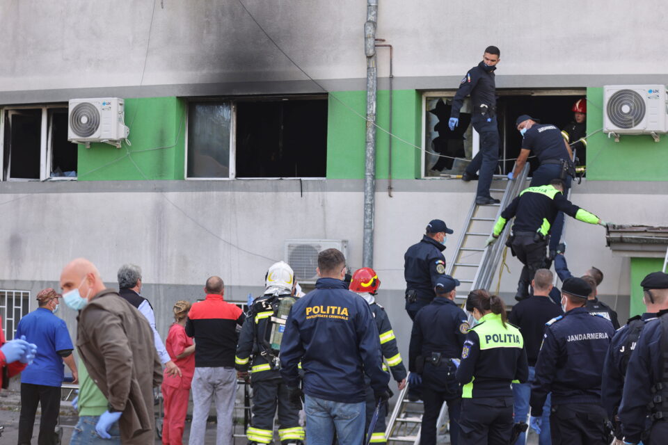 fire breaks out at the intensive care unit of a covid 19 hospital in constanta