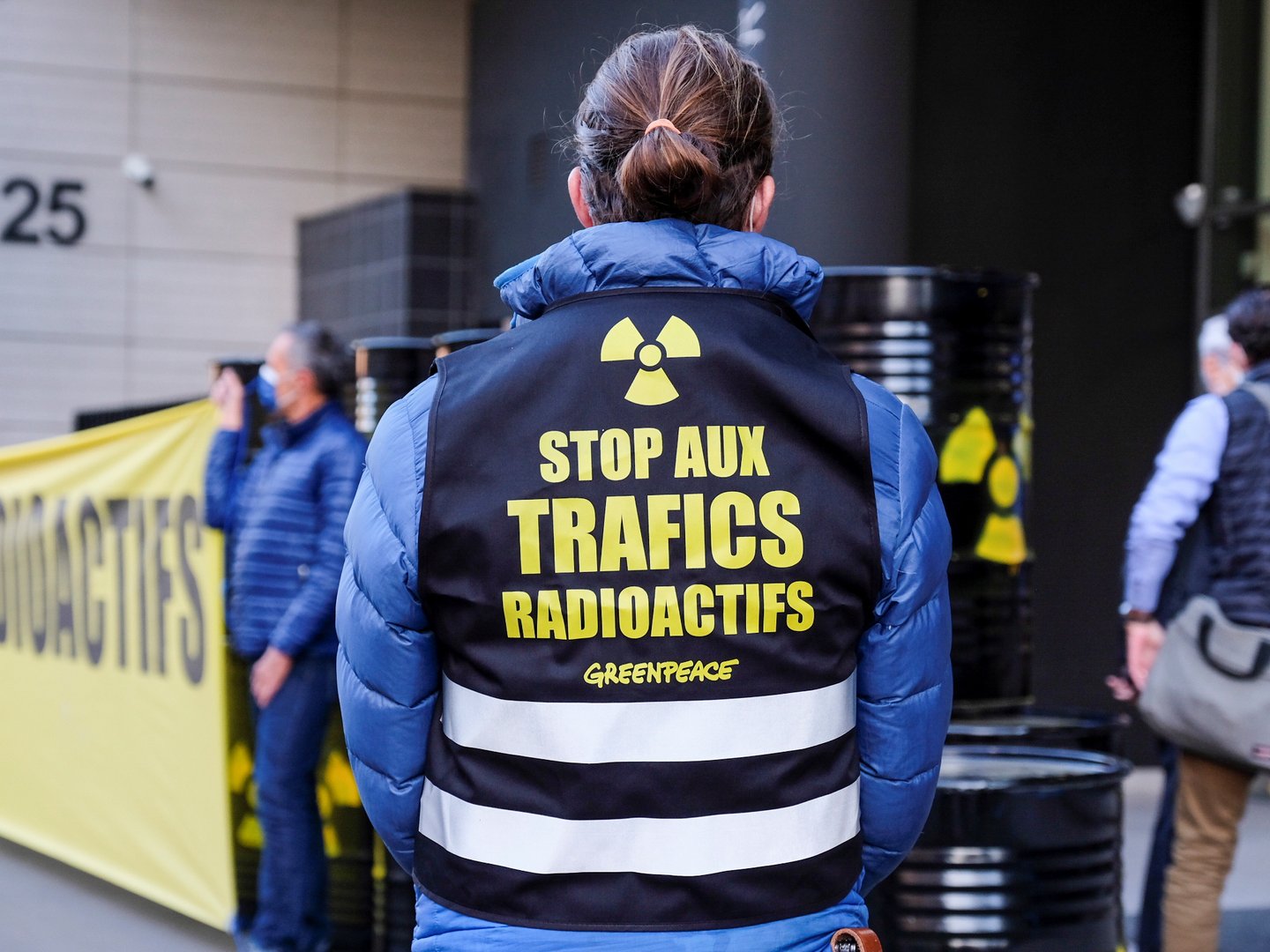 image Greenpeace protests against France&#8217;s uranium exports to Russia