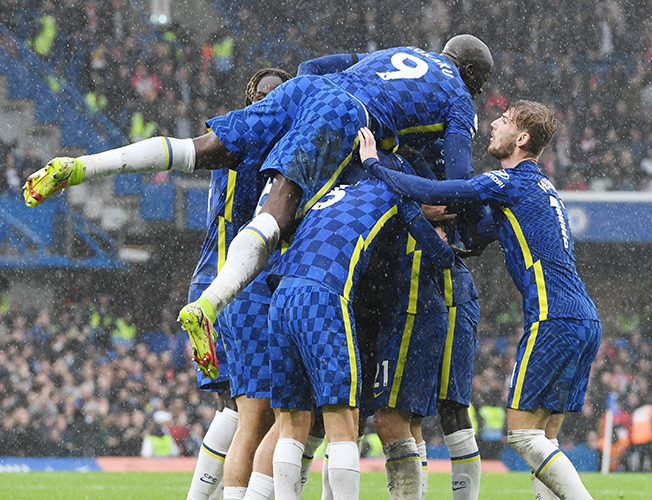 image Chelsea leave it late but take over at top of the table