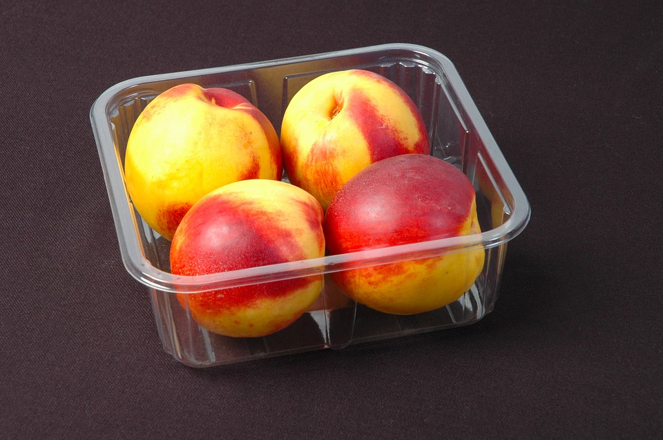 image France bans plastic packaging for fruit and vegetables