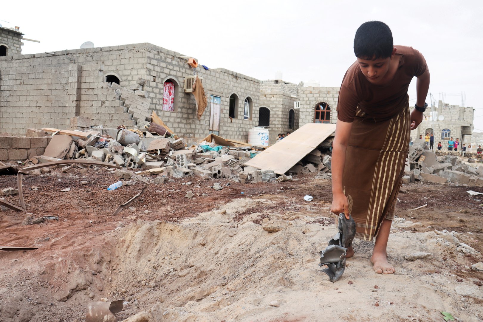 cover Houthi missile attack on mosque, religious school kills and injures 29 civilians in Yemen