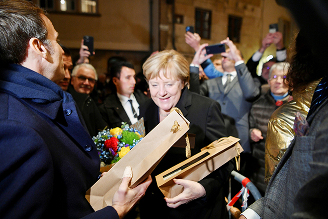 image Macron raises final toast to Merkel in Burgundy wine capital