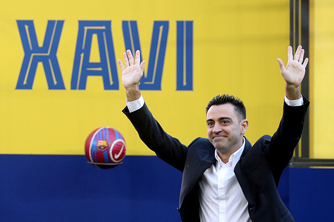 cover Barca unveil Xavi as new manager in front of thousands