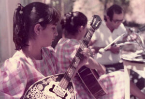feature2 georgia learning to play the bouzouki