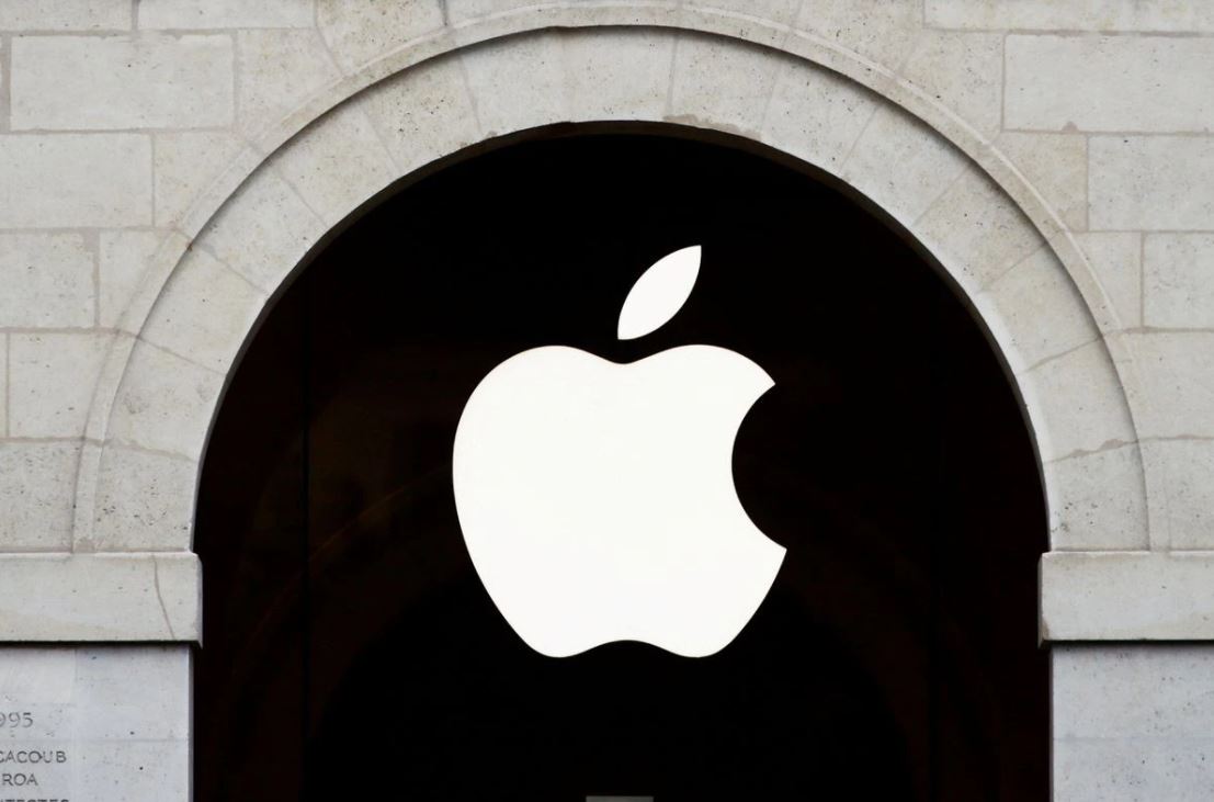image Apple hires former Tesla engineer to boost self-driving car effort