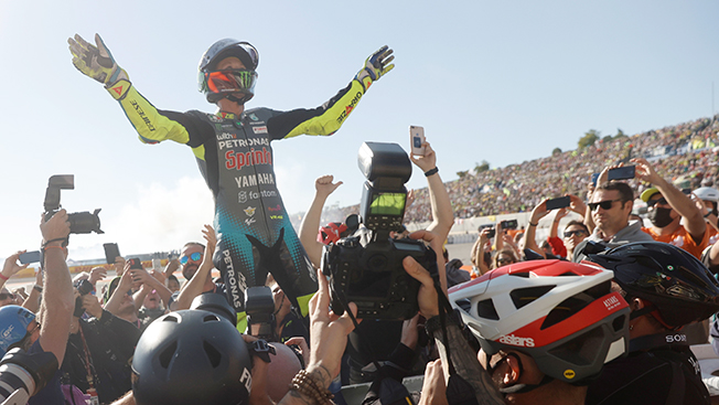 image Rossi inducted into MotoGP&#8217;s Hall of Fame after final race