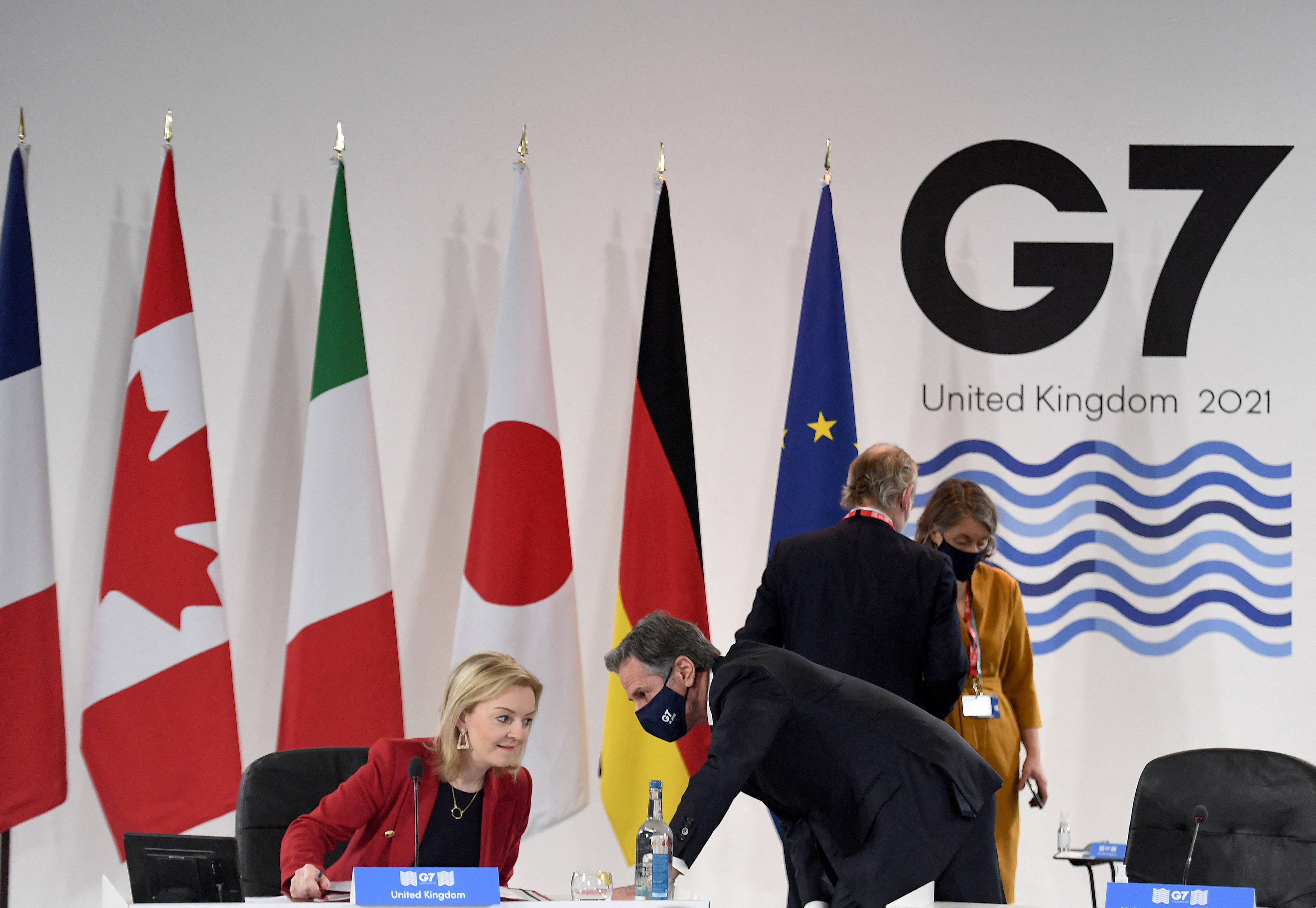 image China&#8217;s Xi and Russia&#8217;s Putin dominate the G7