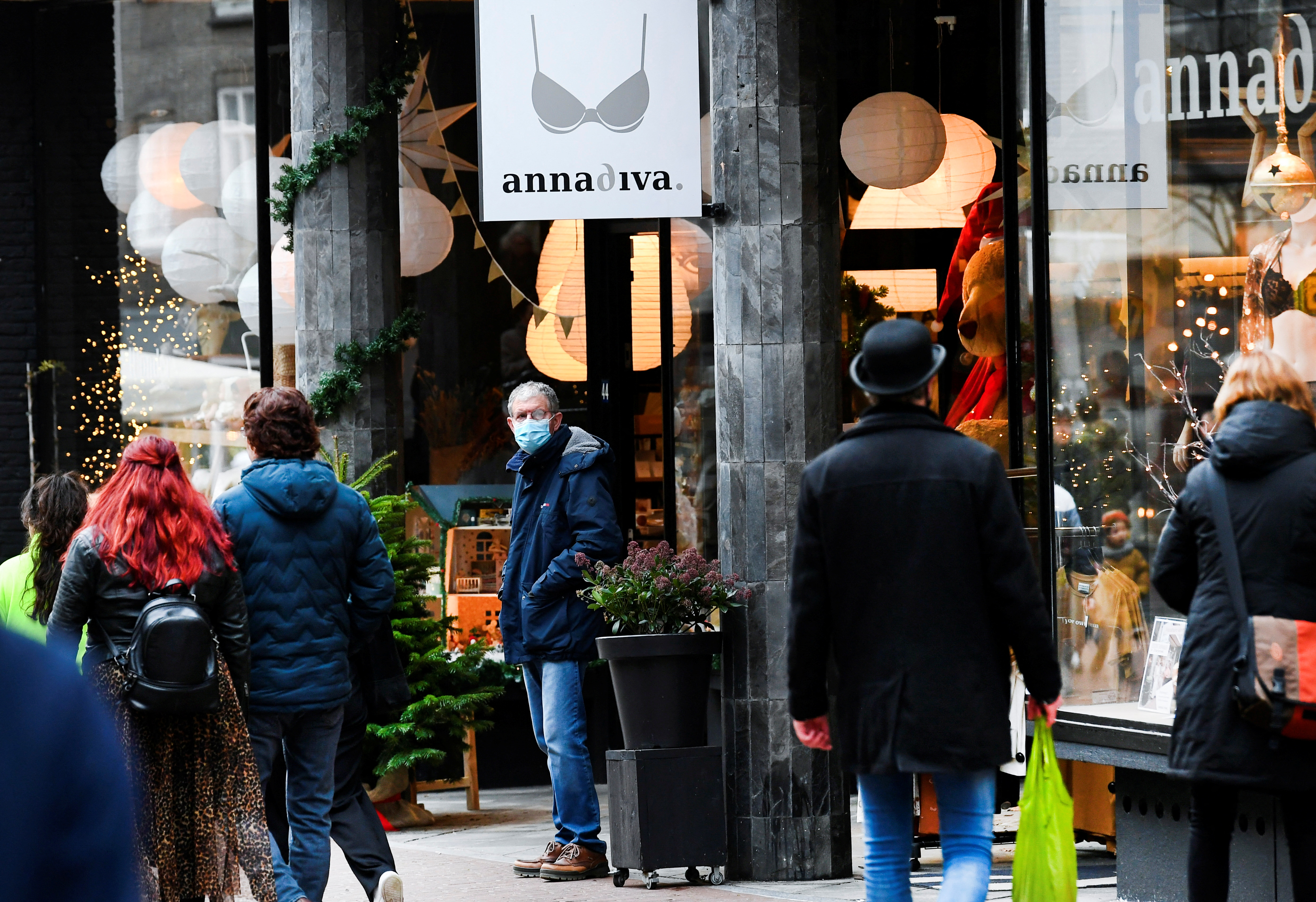 cover Netherlands to go into strict Christmas lockdown