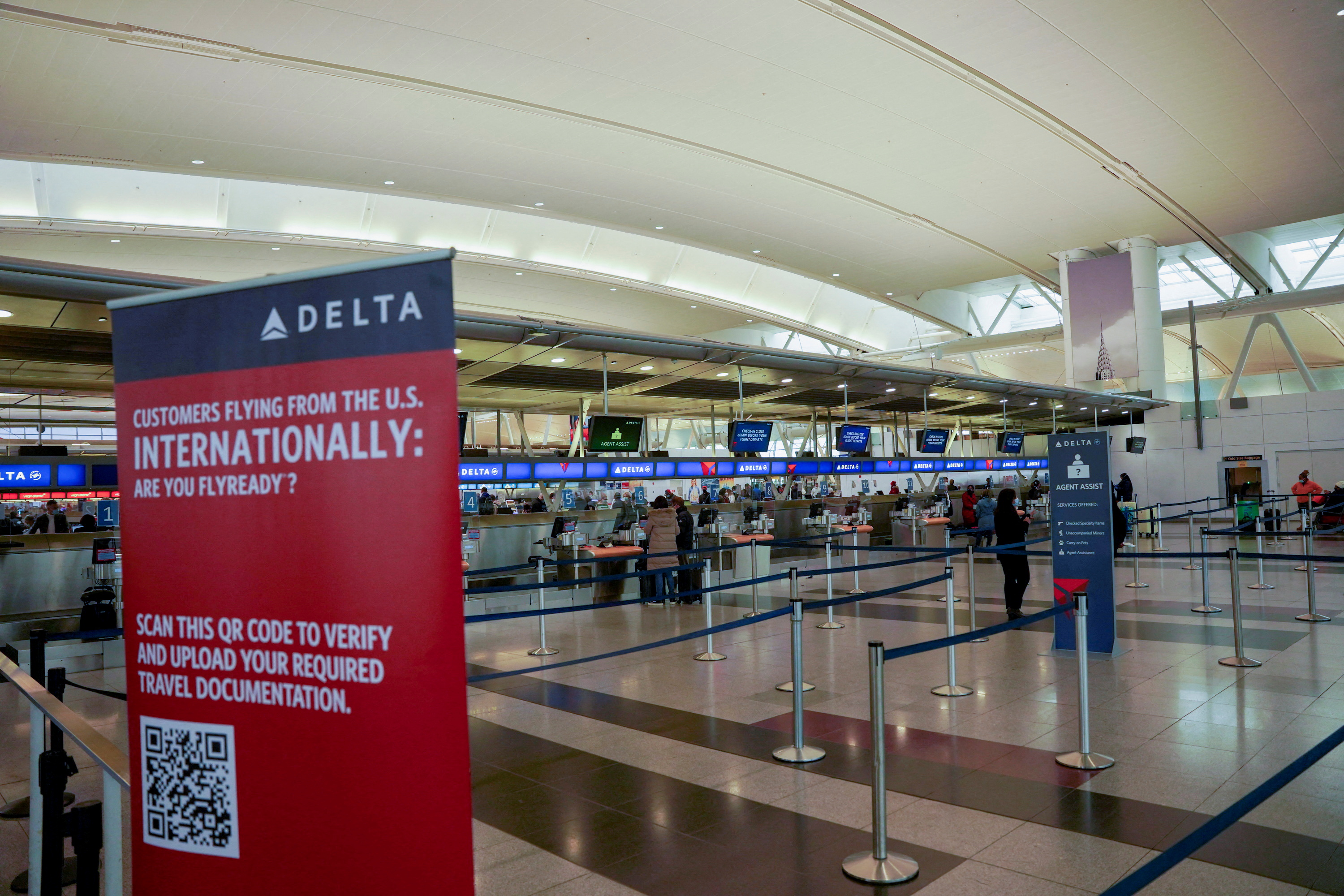 image Thousands of flights cancelled globally as Omicron mars holiday weekend