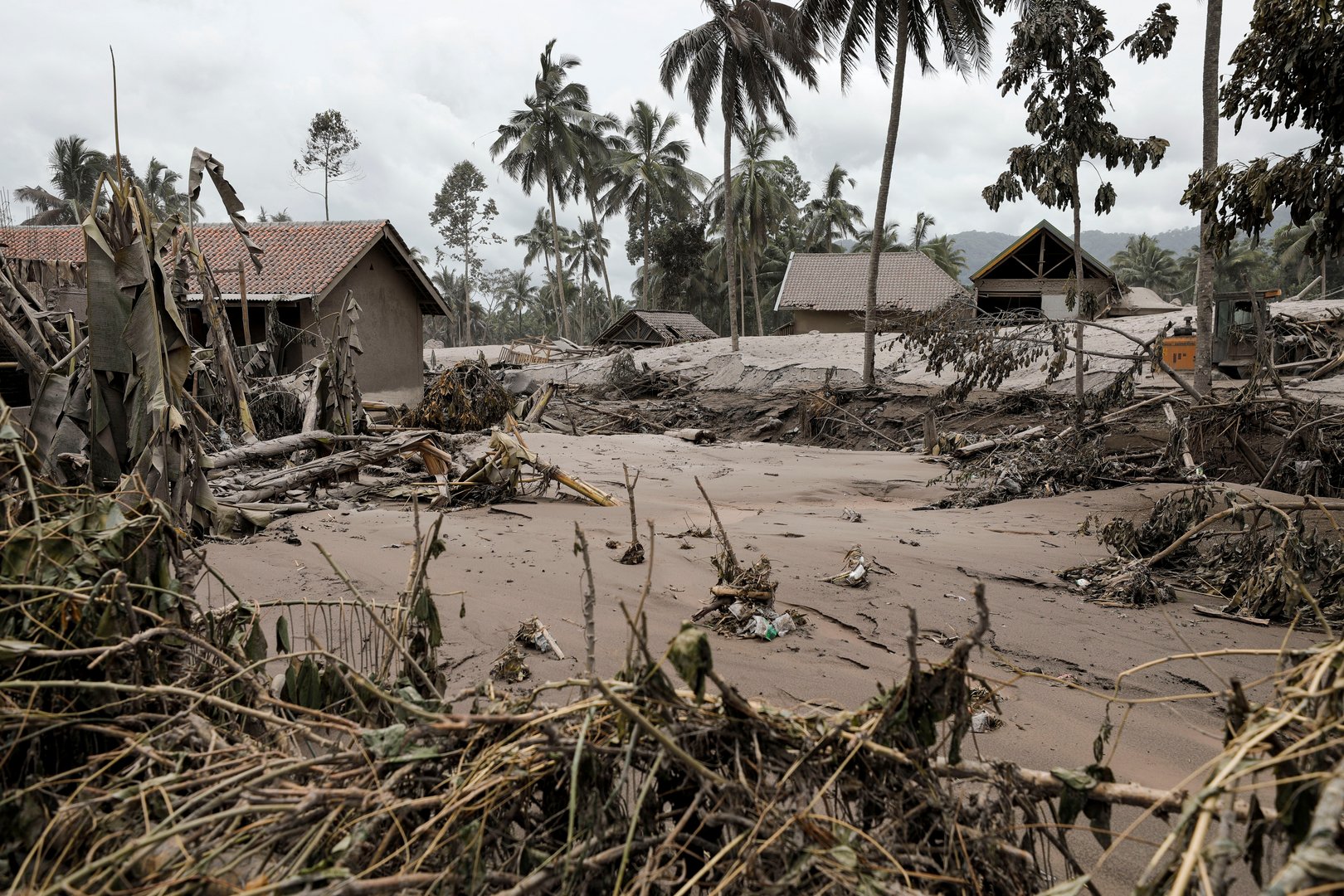 cover Indonesia Semeru volcanic eruption kills 13; dozens injured