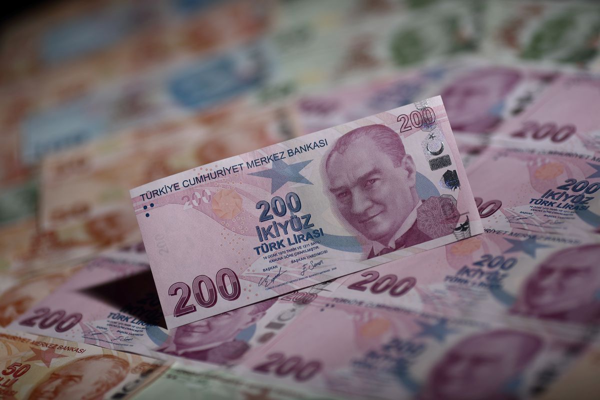 image Turkish lira flat after shock rate cut weakening