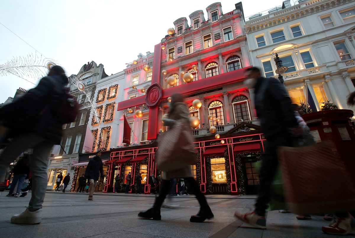 image UK shopper footfall in central London drops 30 per cent versus last week