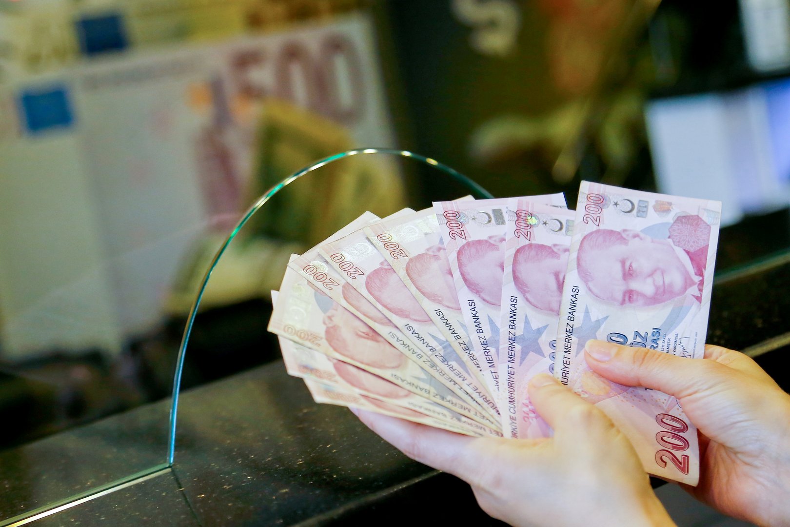 image Turkish lira plummets to new low, Erdogan to meet central bank chief