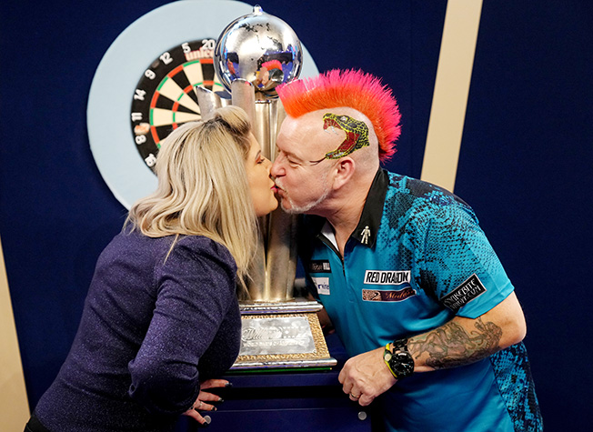 image &#8216;Snakebite&#8217; Wright holds nerve to win second darts world title