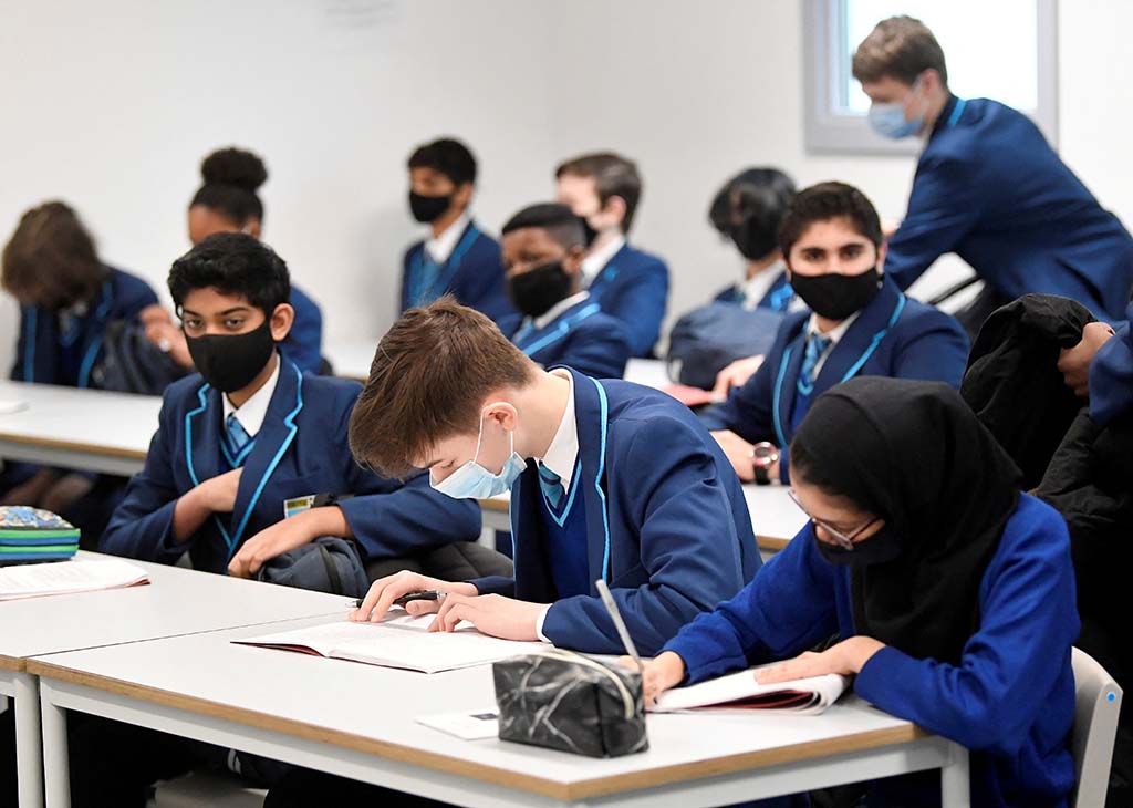 image English school children to wear masks to tackle Omicron surge