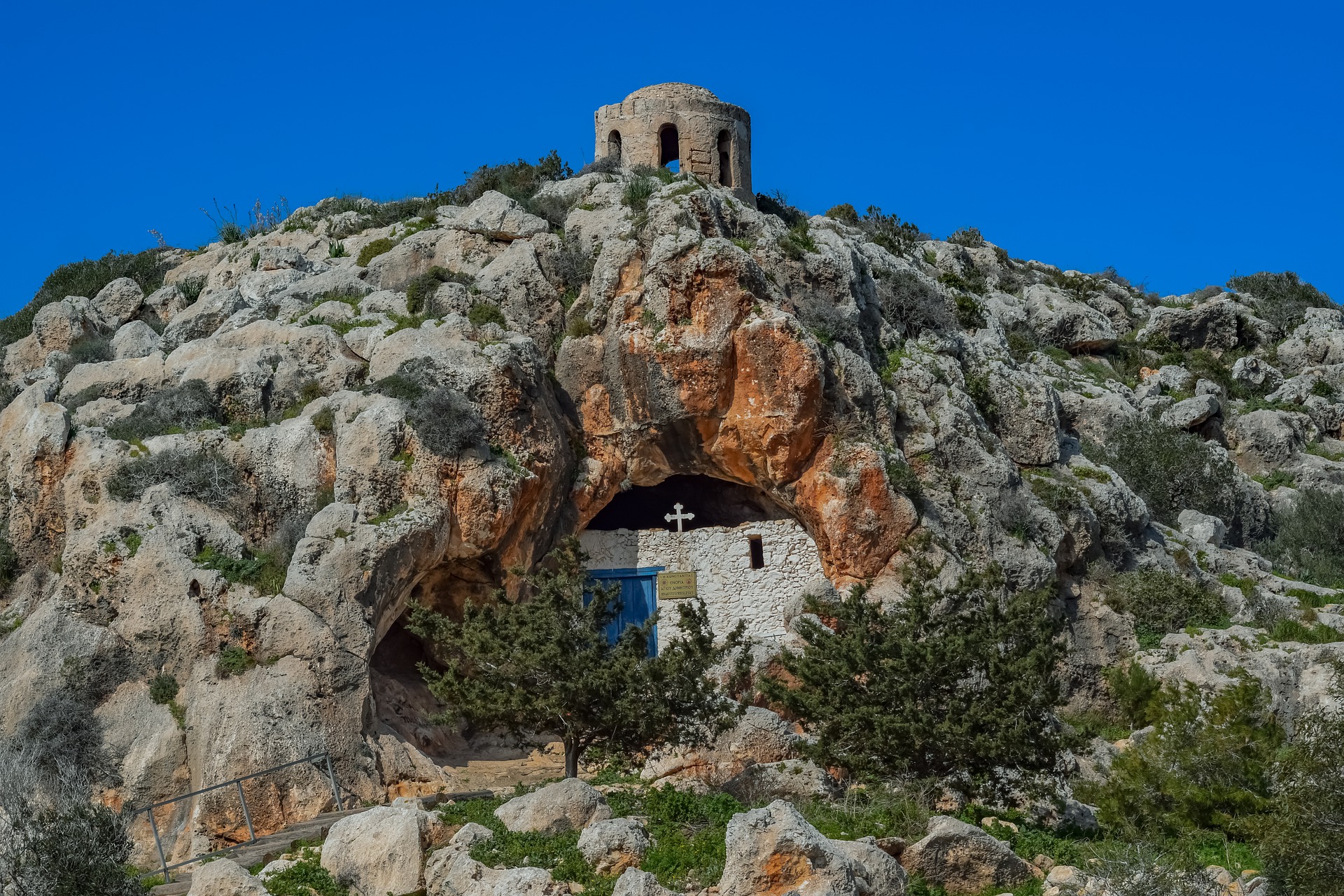 các nhà thờ hang động ở Síp