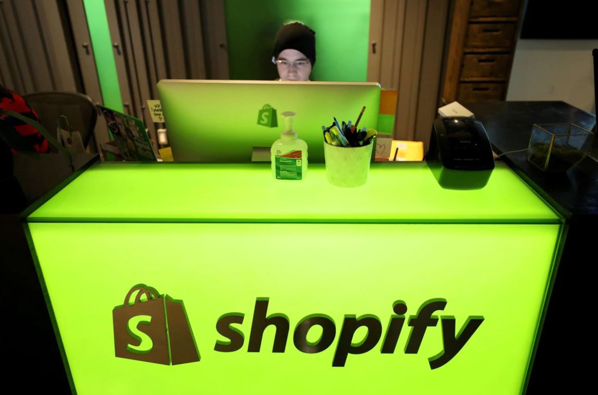 image Shopify eases concerns over fulfillment network changes, shares rebound