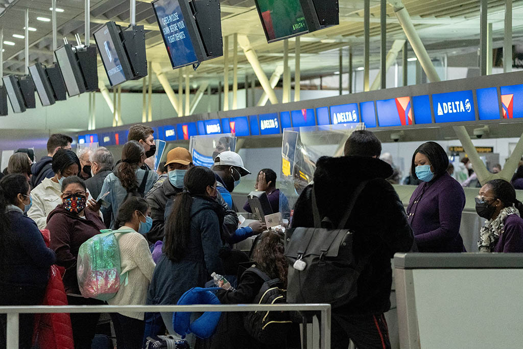 image Omicron-related disruptions cause over 3,600 flight cancellations to start off 2022