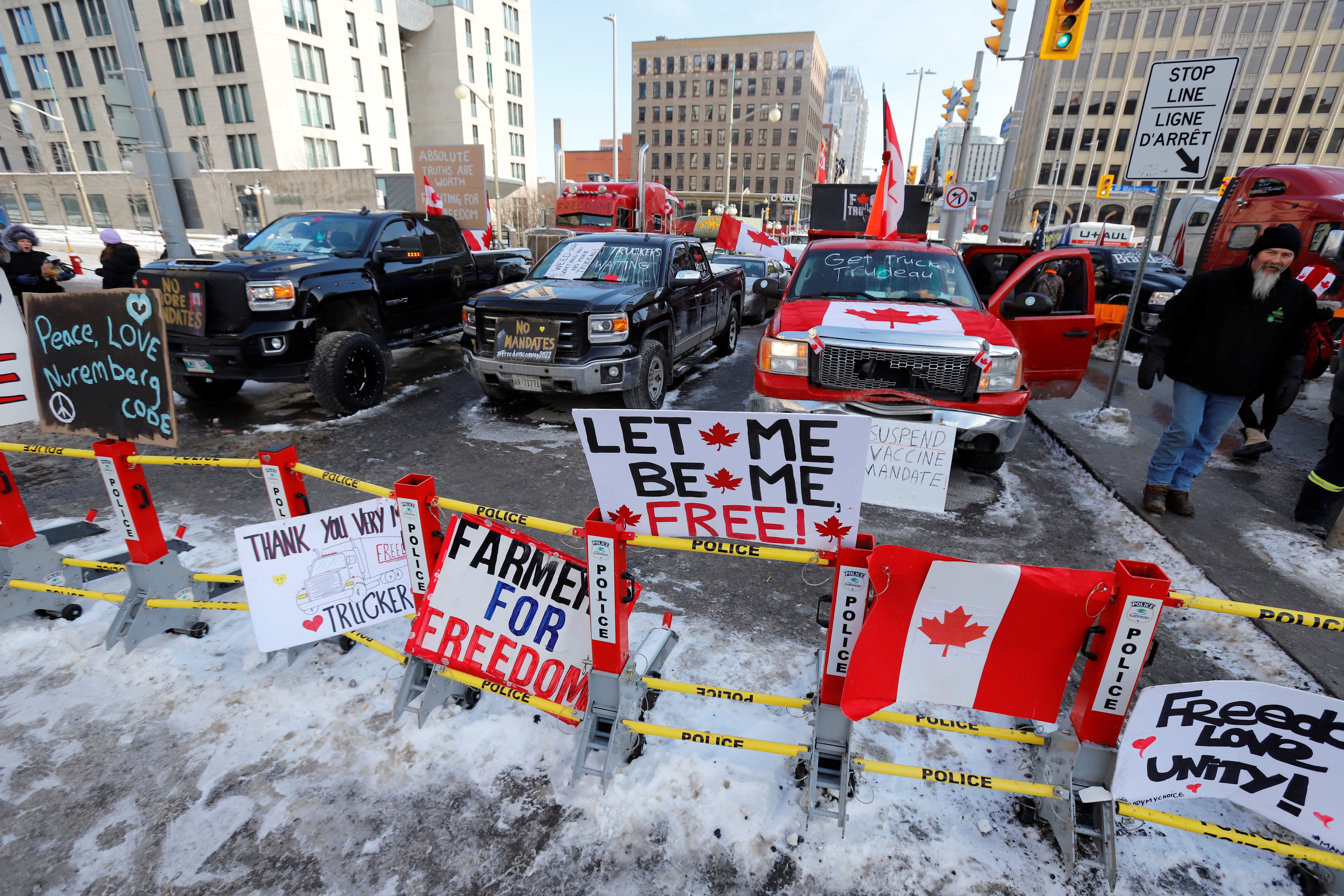 image Canadian police seize fuel, remove oil tanker; court silences protesters&#8217; horns