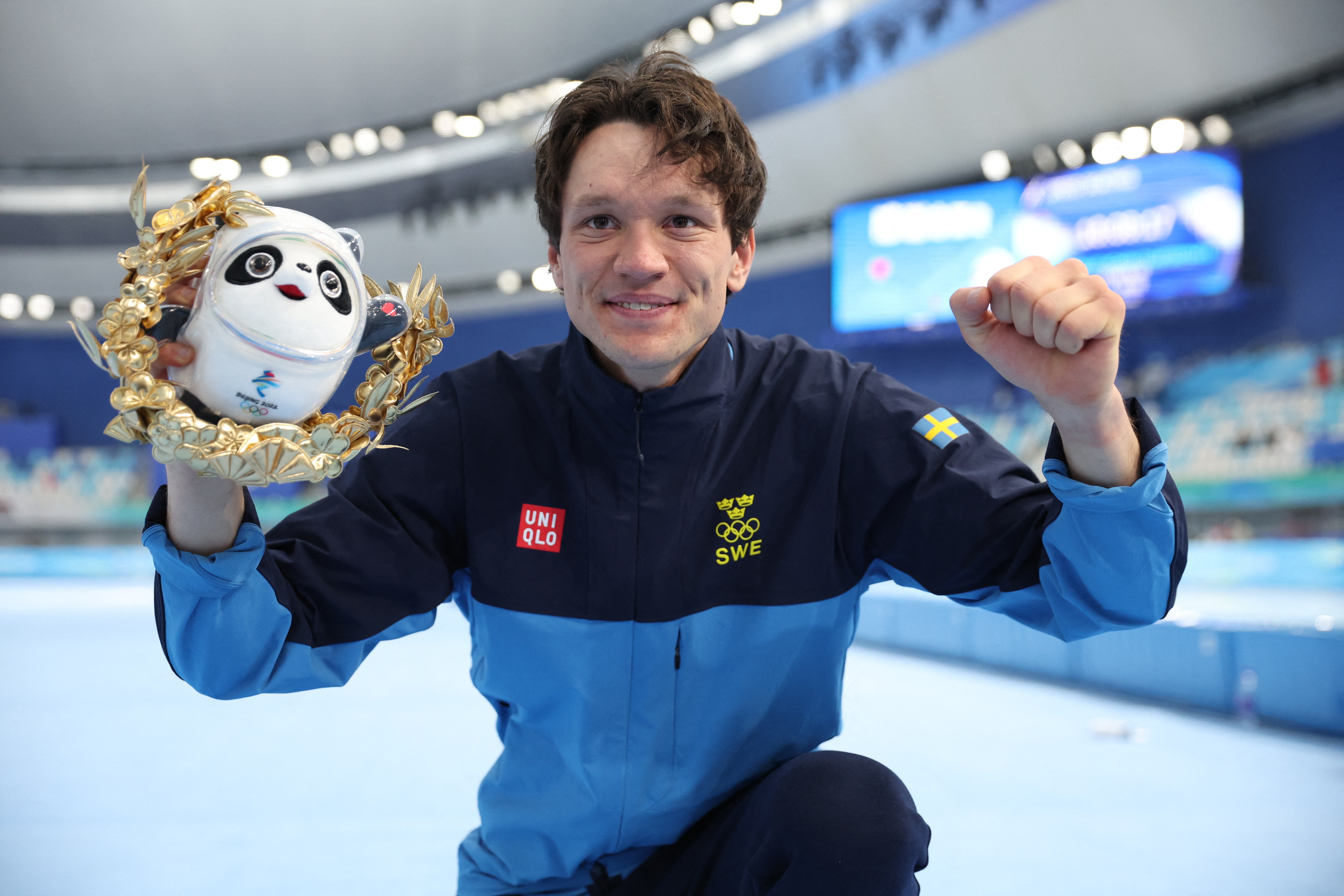 image Beijing Olympics: Speed skating-Van der Poel wins gold in men&#8217;s 10,000m, breaks world record