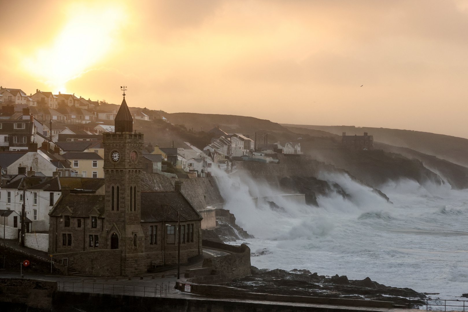cover Storm Eunice batters England and Ireland, warning issued for London