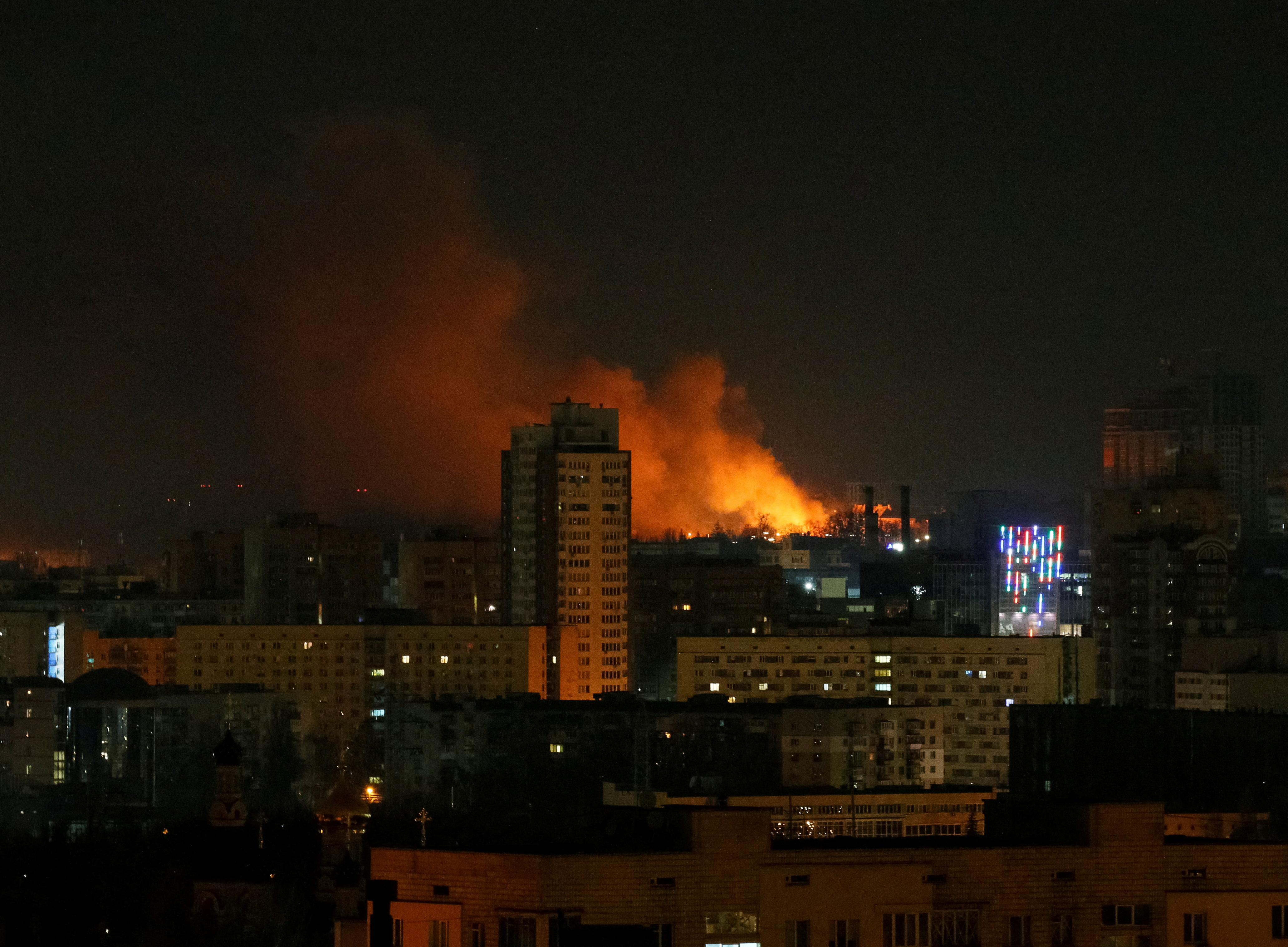 image Ukrainian forces resist Russian advance on capital Kyiv